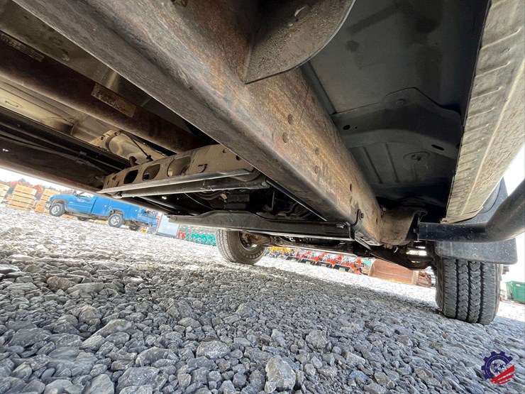 2002-chevrolet-silverado-3500-image-36