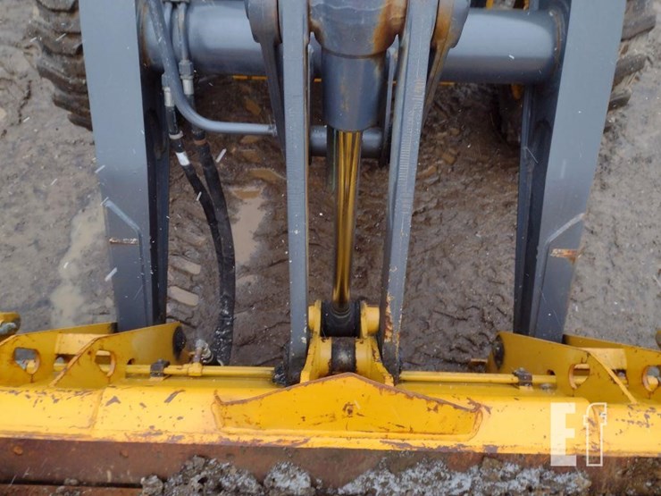 2010-deere-310j-image-13