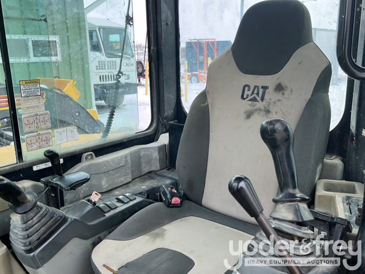 caterpillar-305-image-35