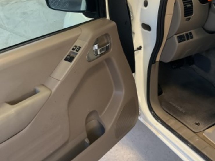 2015-nissan-frontier-image-22