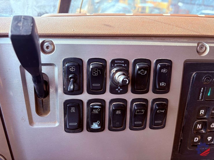 2017-mack-granite-gu713-image-67