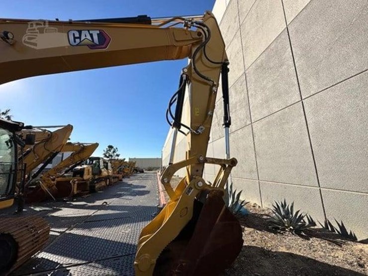 2021-caterpillar-320-image-7