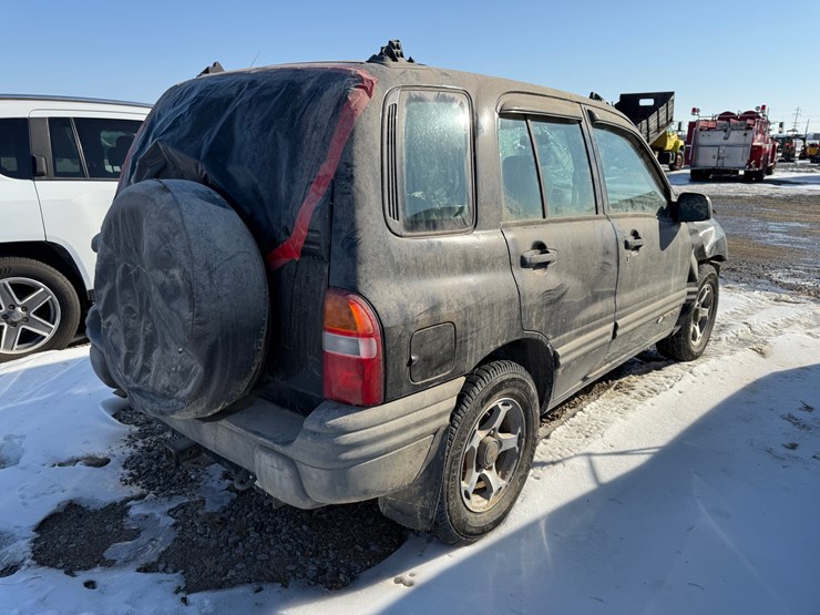 2001-chevrolet-tracker-image-4