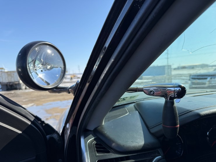 2015-chevrolet-tahoe-image-30