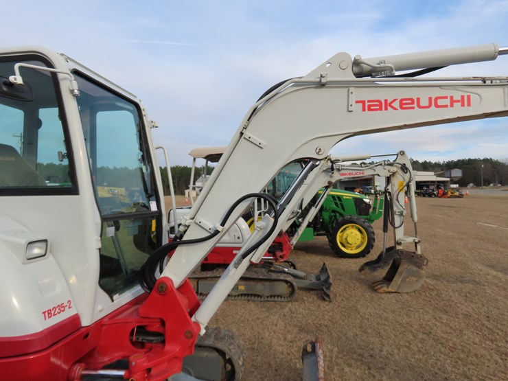 2020-takeuchi-tb235-2-image-6