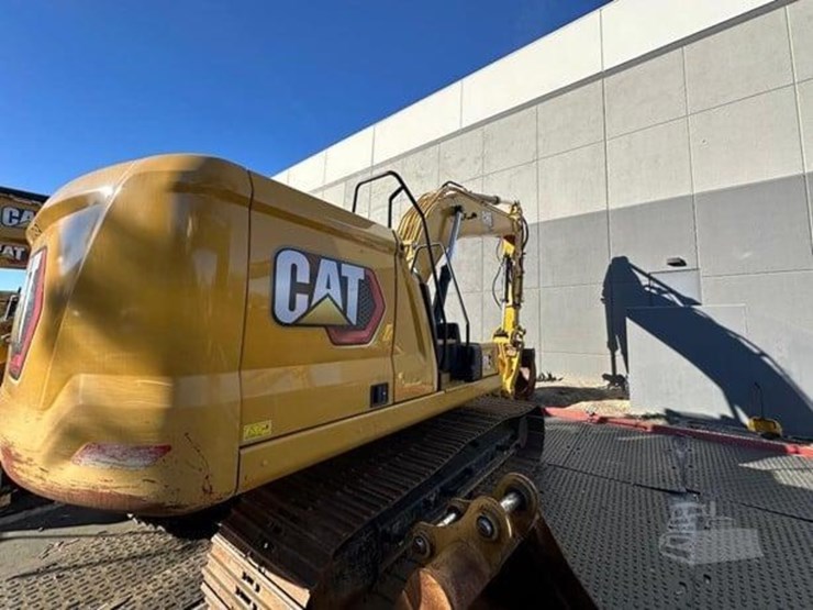 2021-caterpillar-320-image-5