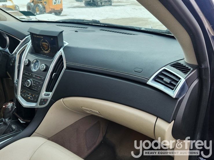 2011-cadillac-srx-image-35