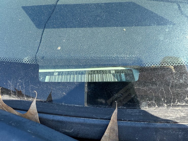 2011-cadillac-escalade-image-21