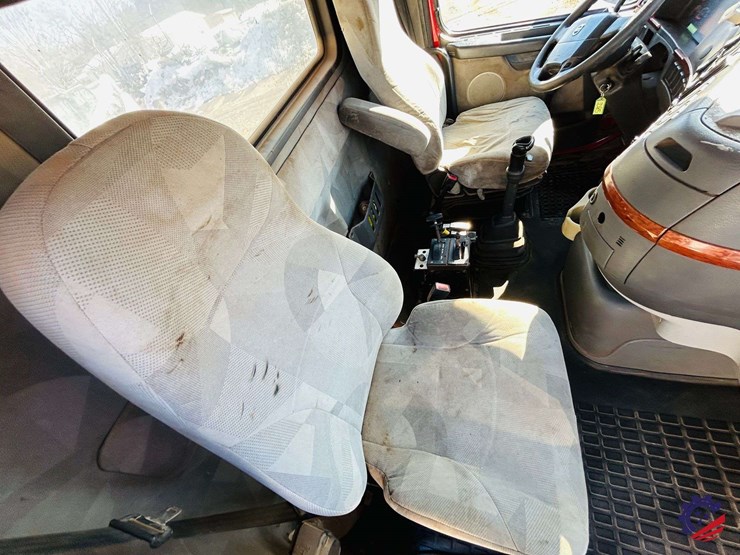 2011-volvo-truck-vhd-tri-axle-dump-truck-image-97