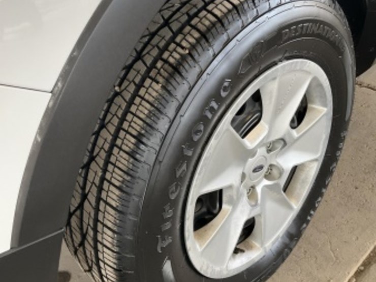 2013-ford-explorer-image-8