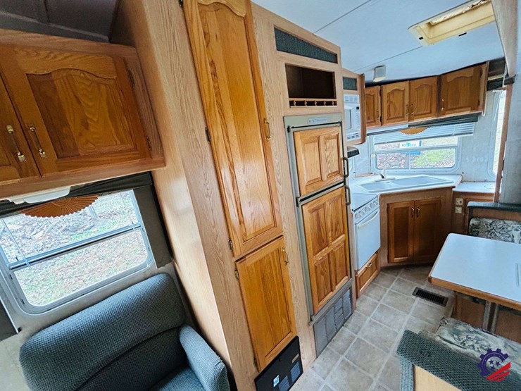 2003-forest-river-wildcat-28rk-t/a-camper-gooseneck-trailer-image-93