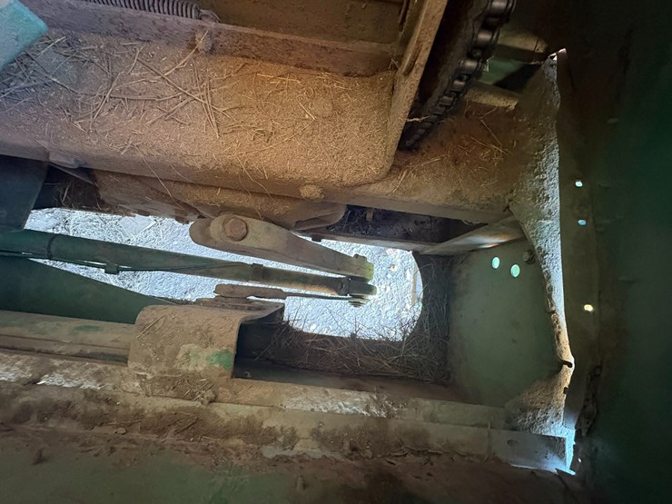 john-deere-336-image-16