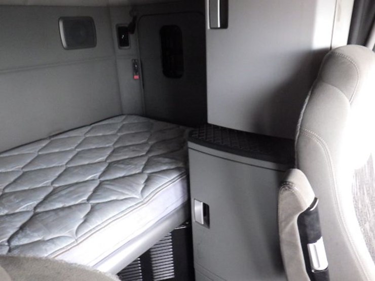 2022-kenworth-t680-image-7