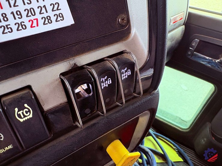 2016-kenworth-t800-image-76