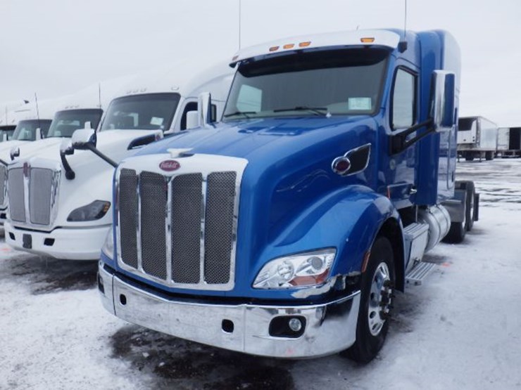 2020-peterbilt-579-image-1