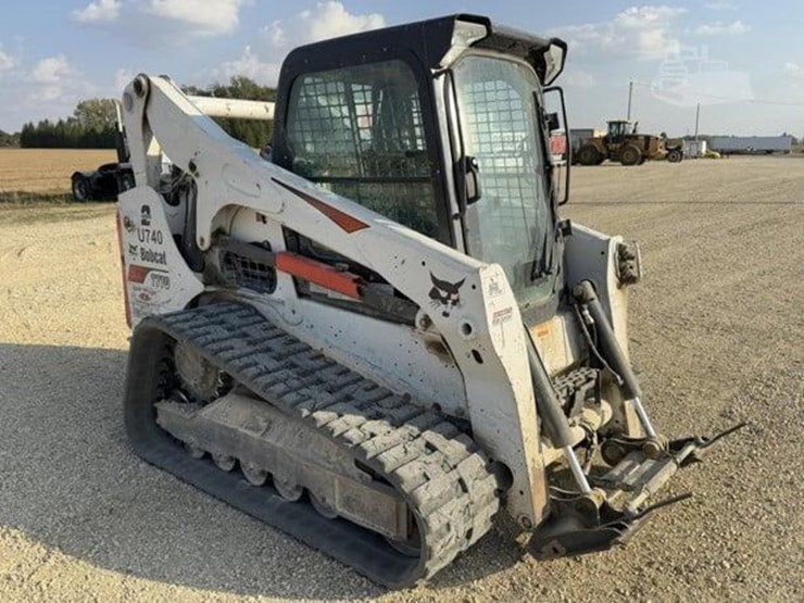 2022-bobcat-t770-image-4