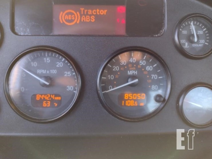 peterbilt-330-image-9