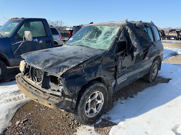 2001-chevrolet-tracker-image-2