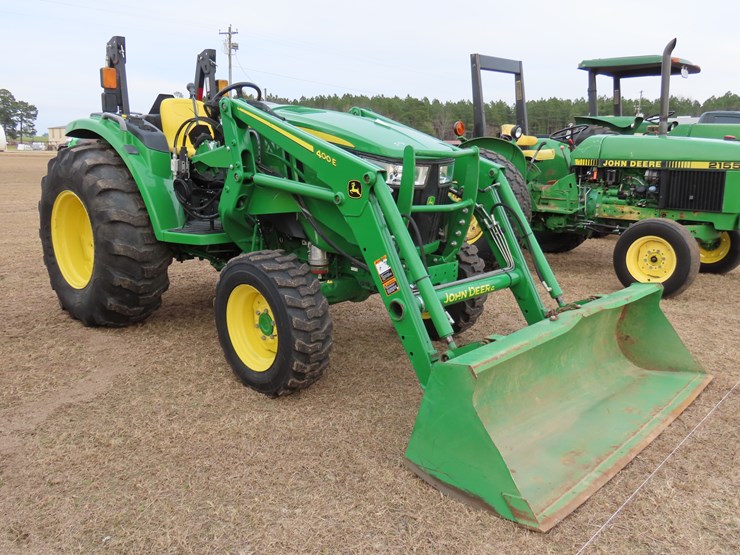2019-john-deere-4044m-image-2