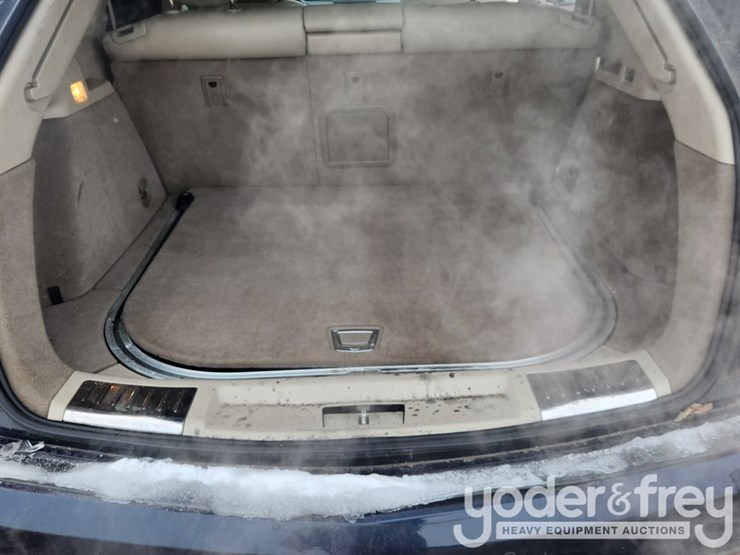 2011-cadillac-srx-image-25