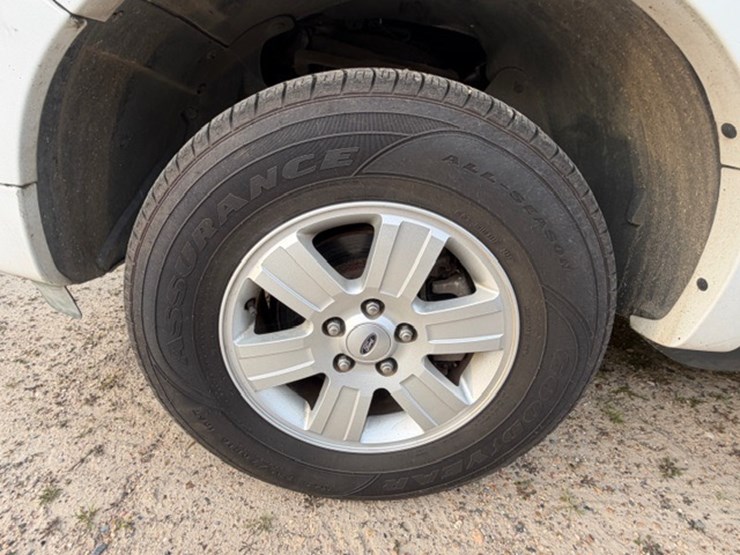 2011-ford-explorer-image-10