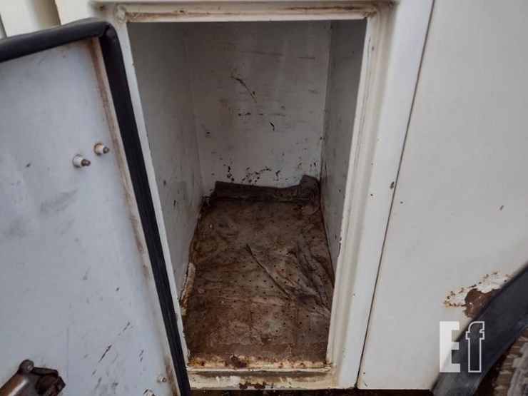 2008-peterbilt-365-image-30