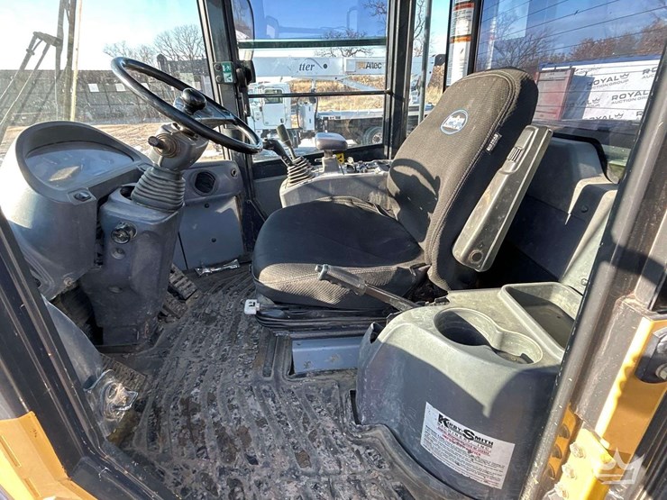 2013-komatsu-wa320-image-10