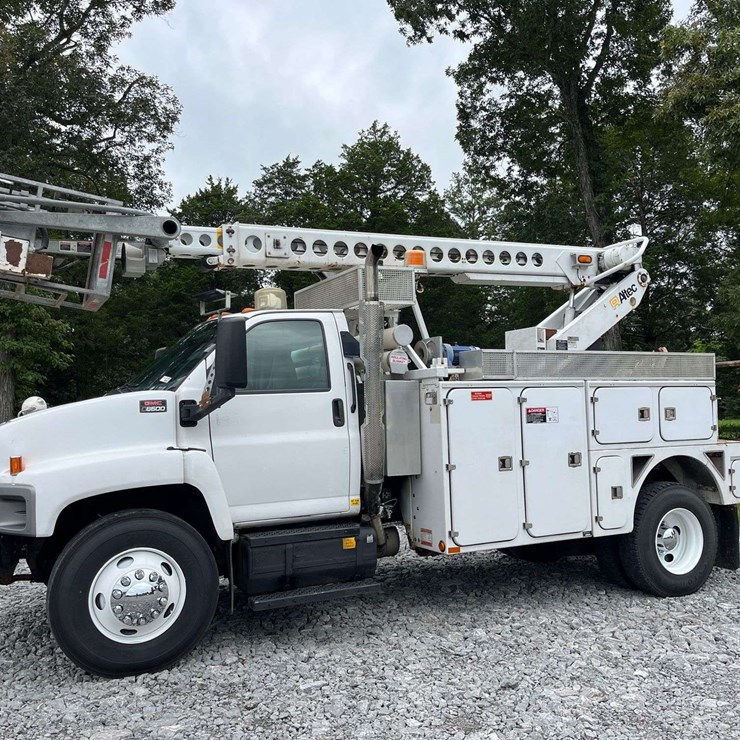 2005 GMC C8 Cable Placer Truck