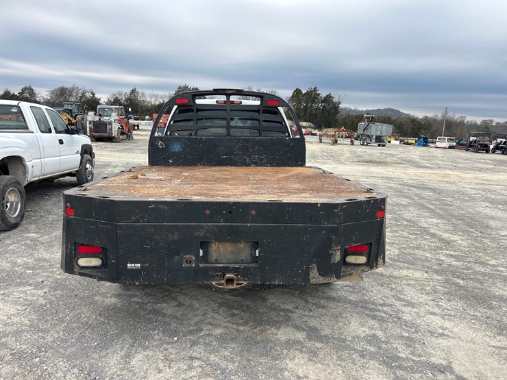 2004-chevrolet-3500-image-3