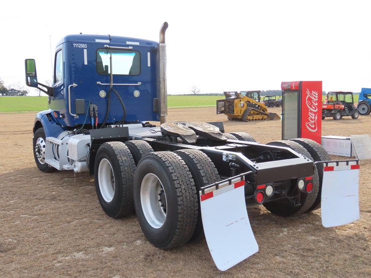 2017-peterbilt-579-image-6