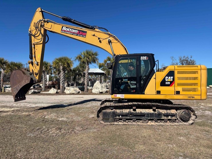 2020-caterpillar-320-image-1