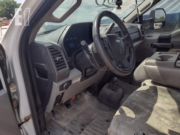 18-ford-f550-image-11