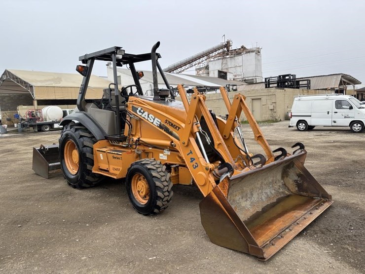 2011-case-570m-xt-image-2