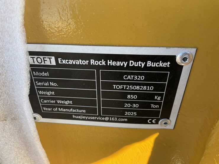 2025-caterpillar-320-image-6