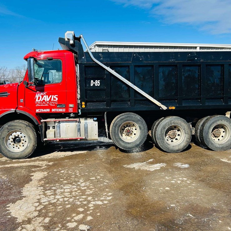 2011 VOLVO TRUCK VHD Tri-Axle Dump Truck