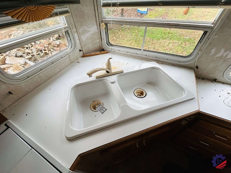 2003-forest-river-wildcat-28rk-t/a-camper-gooseneck-trailer-image-96