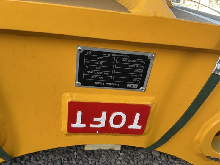 2025-toft-08er-ripper-for-excavator-image-3
