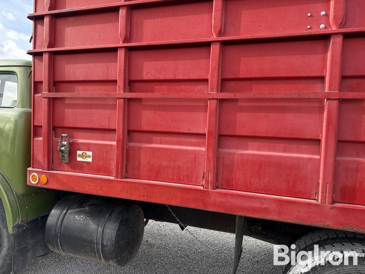 1973-ford-c750-image-16