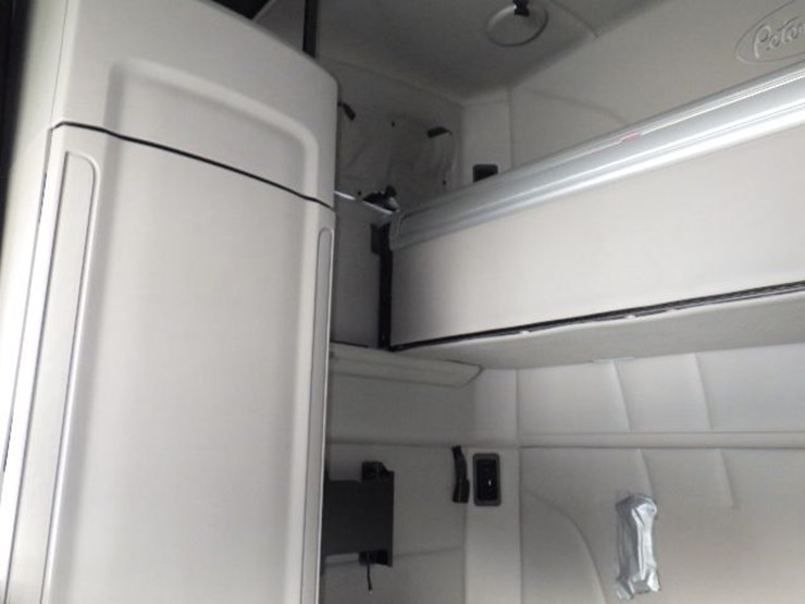 2019-peterbilt-579-image-25