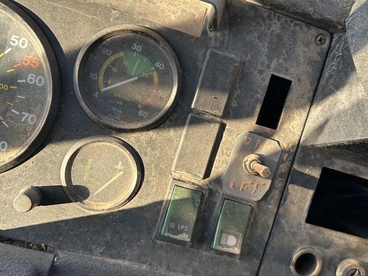 2016-volvo-f613-image-26