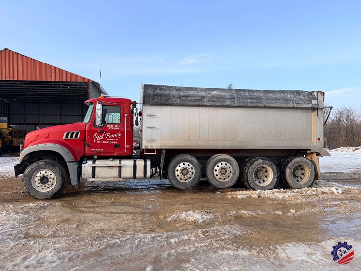 2018-mack-granite-gu713-image-2