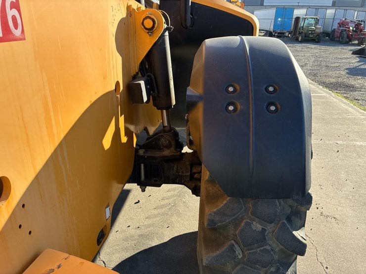 2019-jcb-512-56-image-13