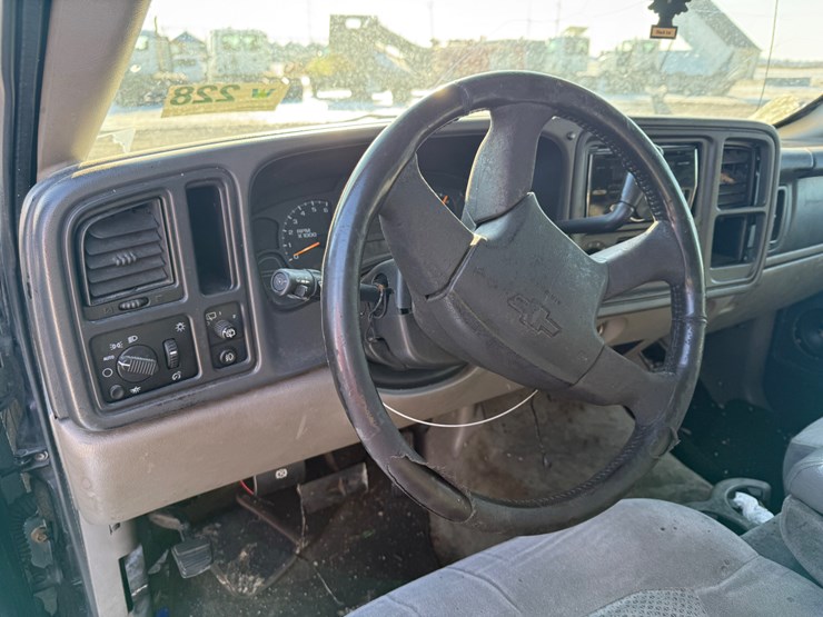 2004-chevrolet-tahoe-image-30