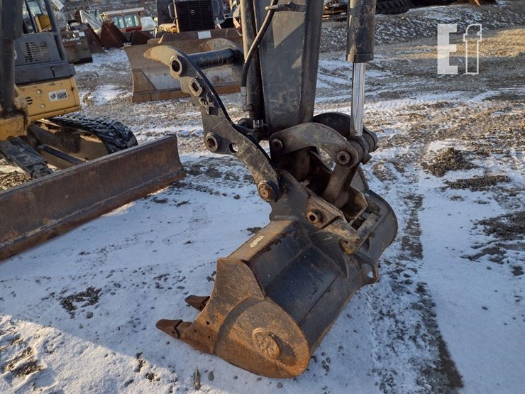 2013-deere-35d-image-17