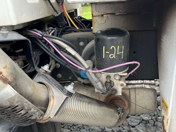 2005-gmc-c8-cable-placer-truck-image-21