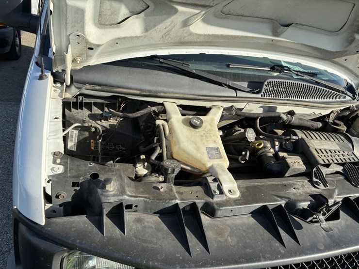 2016-chevrolet-express-2500-image-8