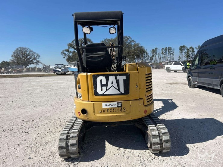 2015-caterpillar-303-image-19