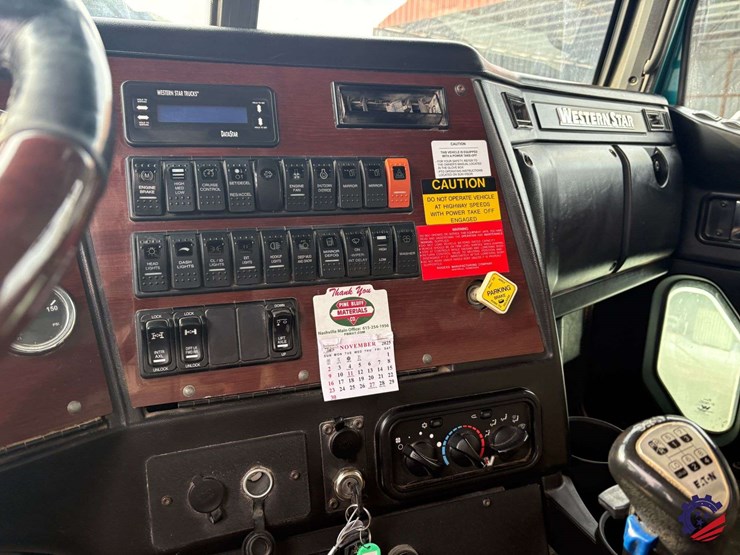 2021-western-star-4900ex-image-68