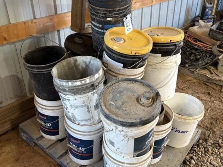 empty-pails-&-other-pails-with-misc-contents-image-1