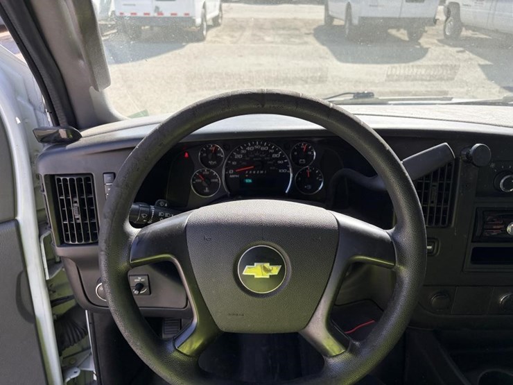 2016-chevrolet-express-2500-image-12